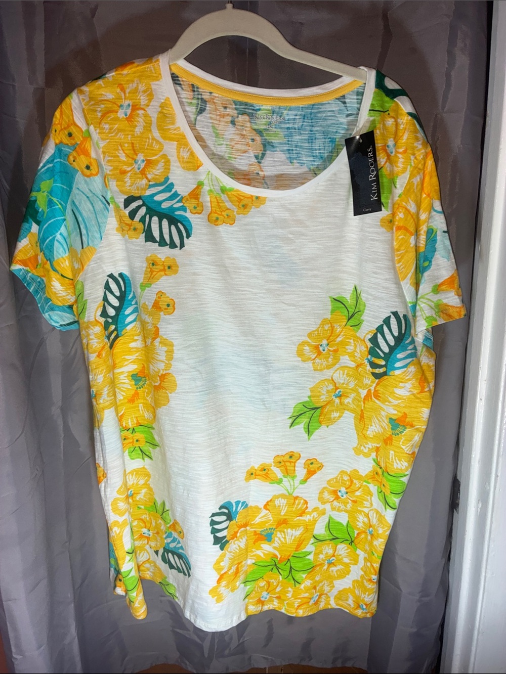 Kim Roger’s Curvy  NWT beautiful graphic tee White yellow blue teal
Size 2x
